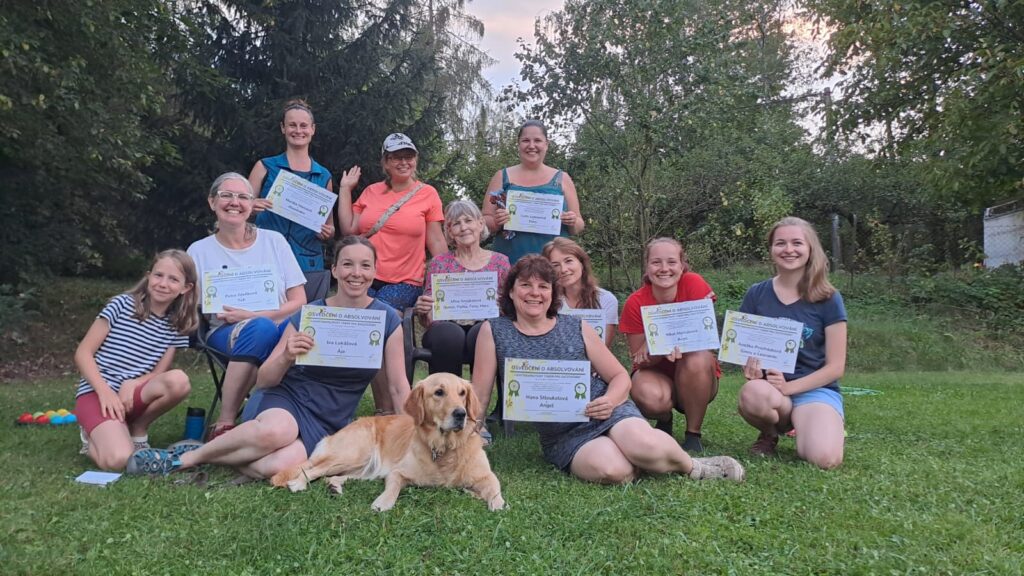 CT tábor 2024 - závěrečné foto s osvědčením